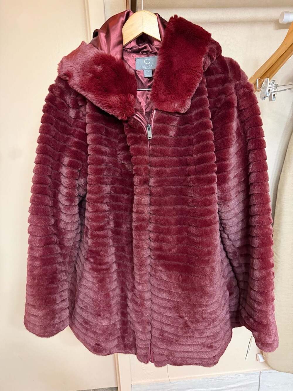 Gallery New York Faux Fur Coat Size 1X Raspberry